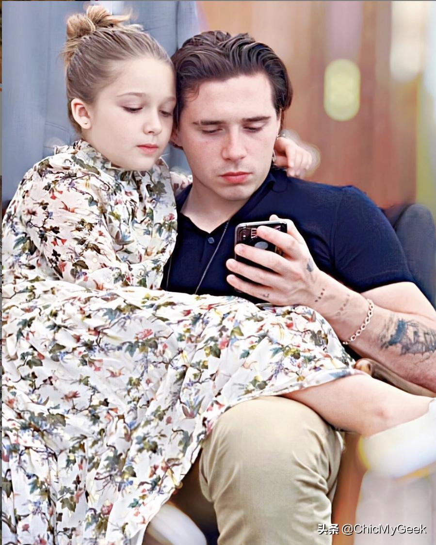 哈珀塞文贝克汉姆妈妈的时尚单品 (贝克汉姆大女儿穿衣风格)