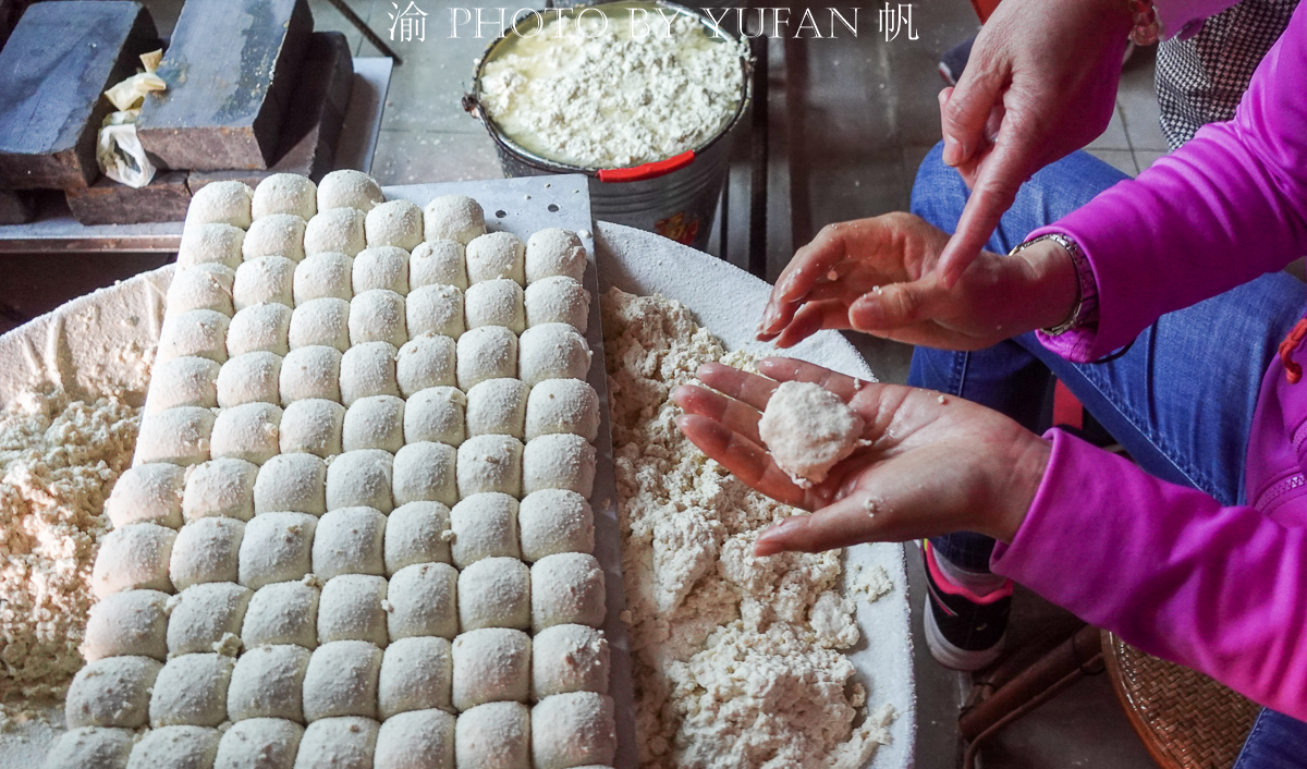云南建水豆腐怎么做才好吃,云南建水美食烤豆腐
