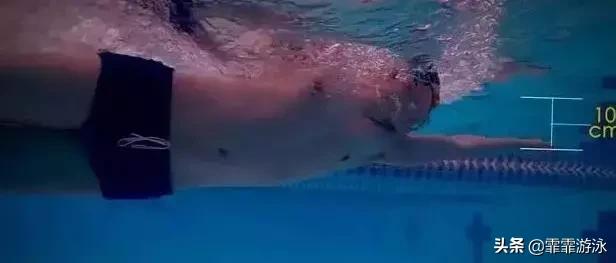 自由泳划水时头往另一边偏,自由泳标准一分钟划水次数