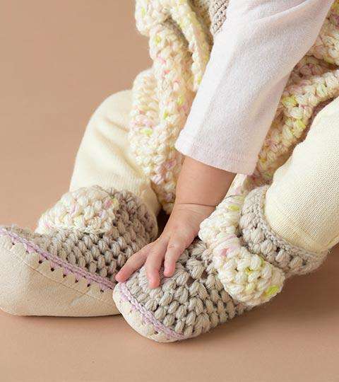 两岁宝宝腿上被虫子咬了肿很大,孩子脚被虫子咬了整个脚肿了图片