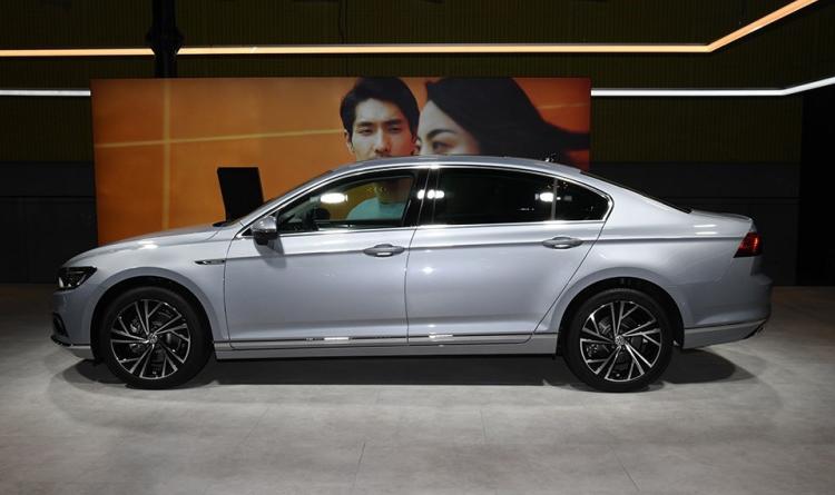 30天卖207万车,30天卖19辆车