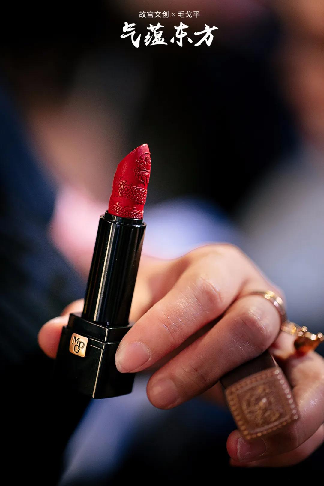 中国彩妆刷爆ins！背后“神仙”藏不住了！我：寄头可以包邮吗？