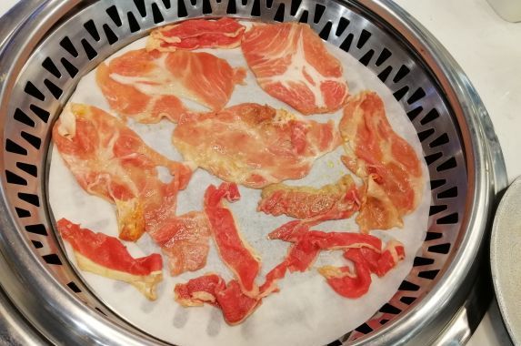 青岛猪肉价格还能降吗,猪肉怎么又涨价了什么原因