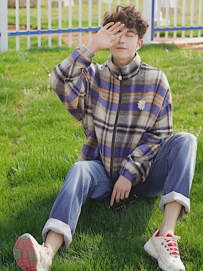 最流行的男生发型看起来超级年轻,今年最流行的男生短发型