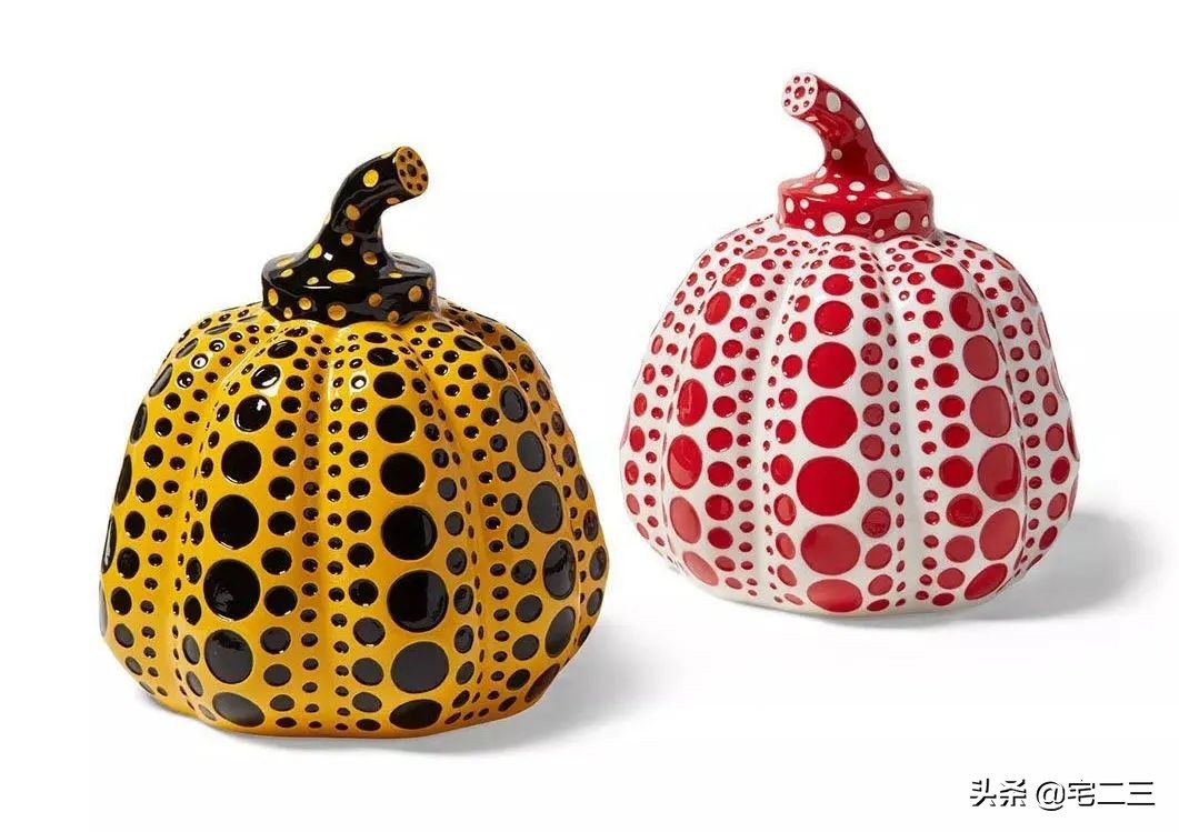 从KAWS、村上隆到草间弥生，为什么潮玩艺术也进军家居界了？