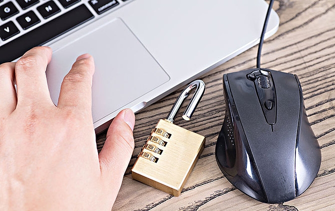 一个外汇平台靠不靠谱，4个特征全知道，学以致用