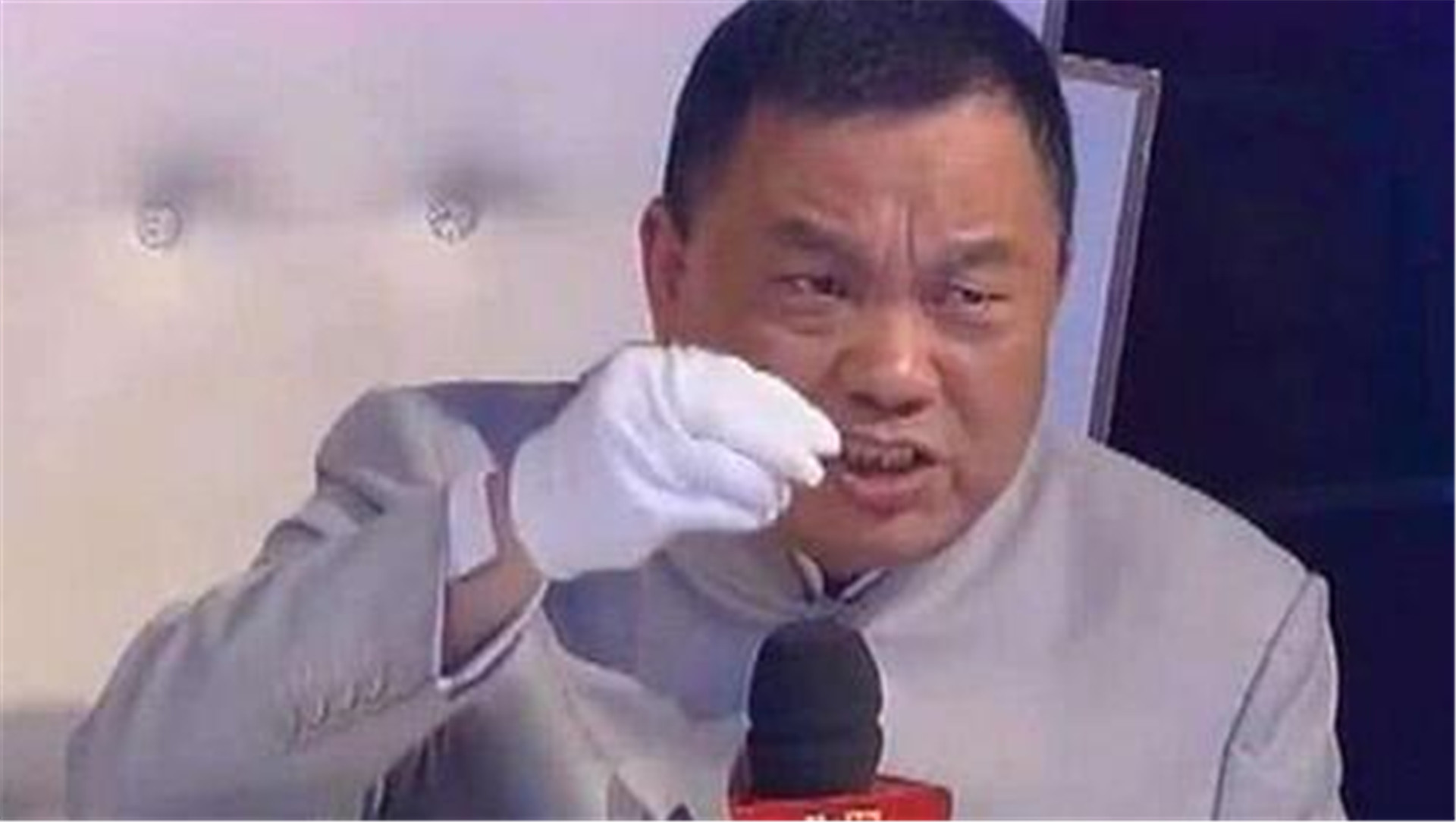 花季少女拿祖传狼皮鉴宝,女大学生带100万元鉴宝