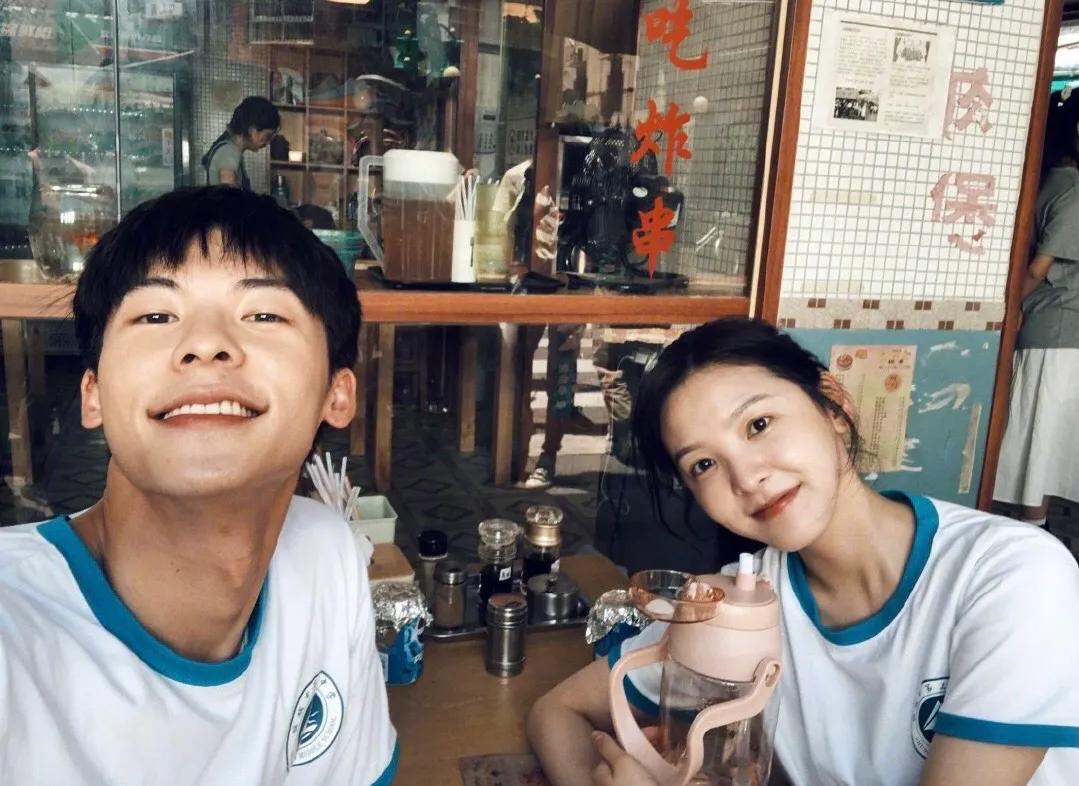 贵圈初恋脸大饼这么好恰?通稿乱飞,盘盘周冬雨背后的“学人精”