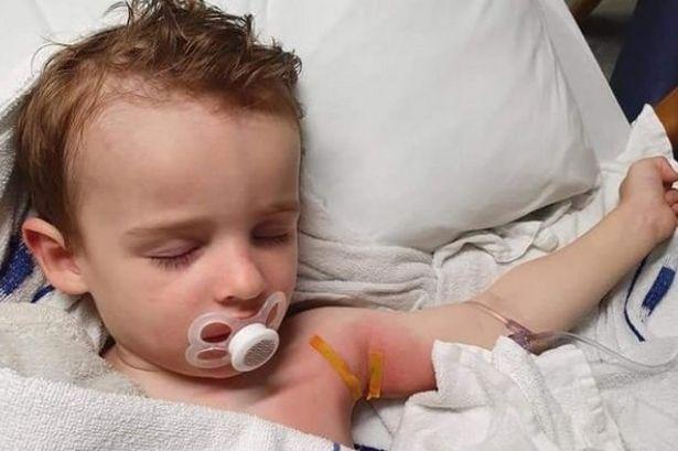 两孩子被烧伤,两小孩被烧伤