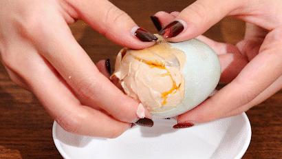 如何腌鸭蛋让鸭蛋流油,用白酒和盐腌好鸭蛋后怎么存放