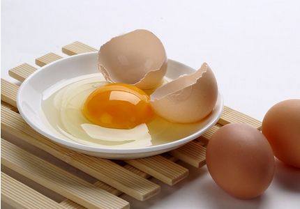 土鸡蛋蛋黄为什么不黄,土鸡蛋的蛋黄不黄是什么原因