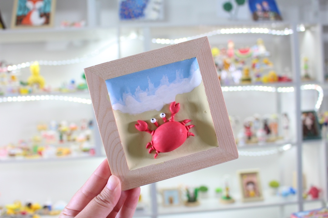 粘土手工螃蟹粘贴画,小螃蟹粘土画手工简单幼儿