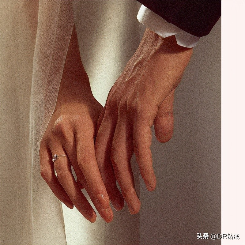 钻戒750戒托发黄怎么办,钻戒可以换戒托找周大福吗