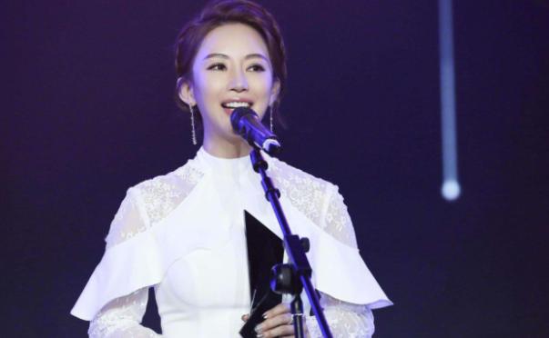 潘晓婷身价超8亿，比赛时屁股口袋总是鼓鼓的，说出原因惹人泪目