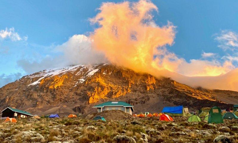 登上非洲之巅乞力马扎罗山，瑞士Odlo奥递乐保暖内衣实测