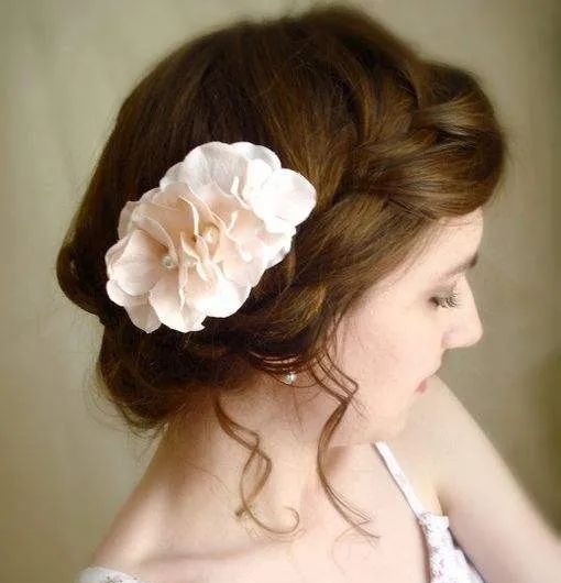 新娘妆容发型图片,新娘妆容教程和简单发型