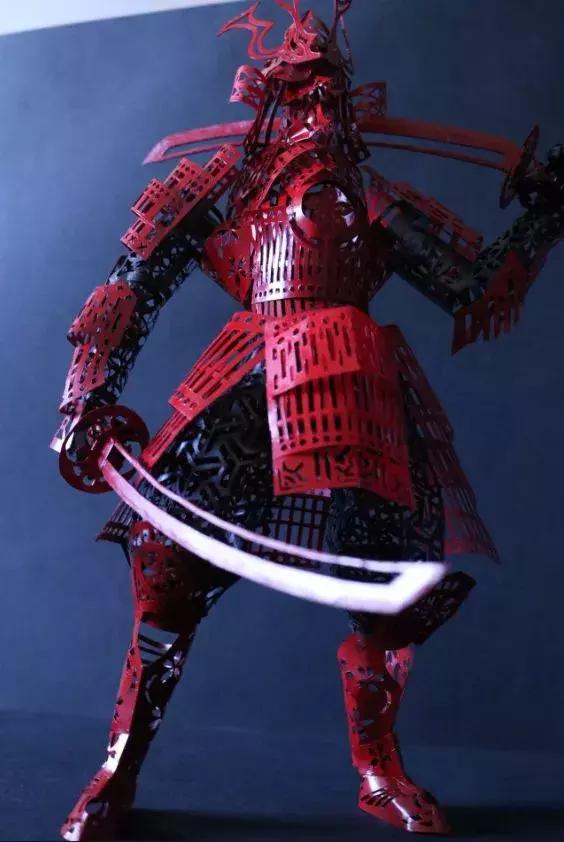 日本小哥自称“空箱职人”，靠着废纸盒办展览