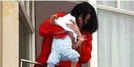 迈克尔杰克逊三子女现状,大儿子已得遗传病,为何三子女都没黑人