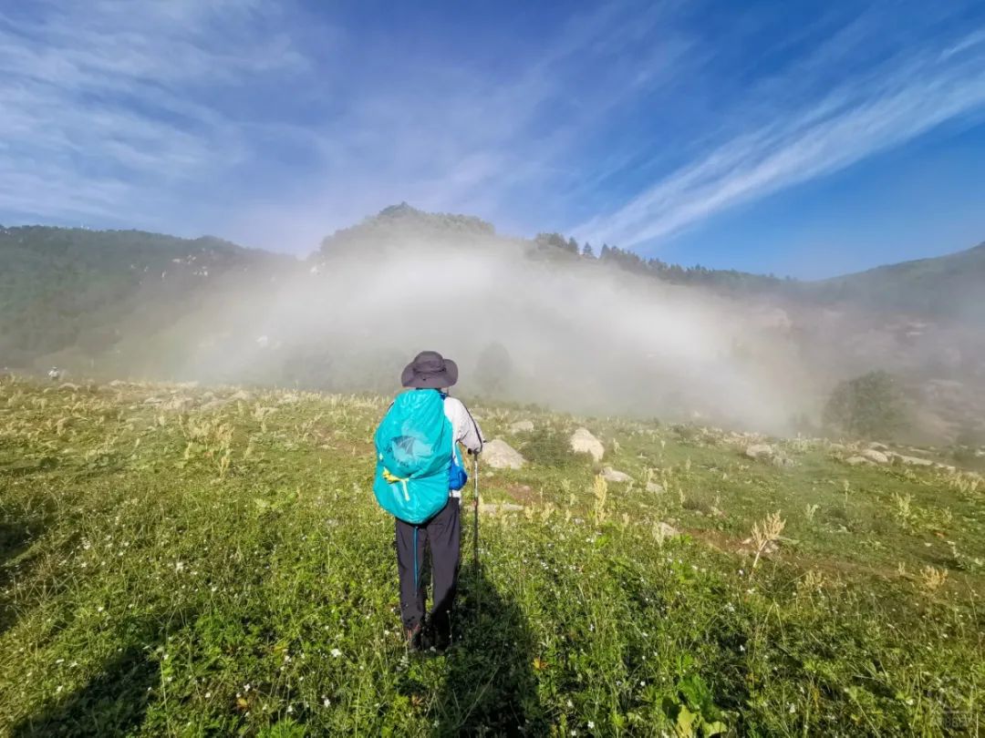 徒步穿越北驼梁完整版,穿越花海古道游记