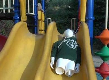 小学以下的孩子，这几种衣服再好看宝妈也别买，坑孩子还浪费钱