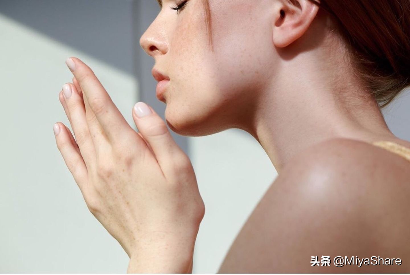 防晒底妆不卡粉技巧,什么防晒和底妆不打架