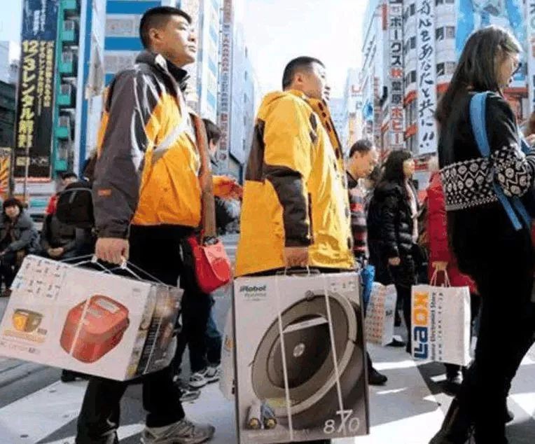 戴森吹风机摔开胶,戴森吹风机武器