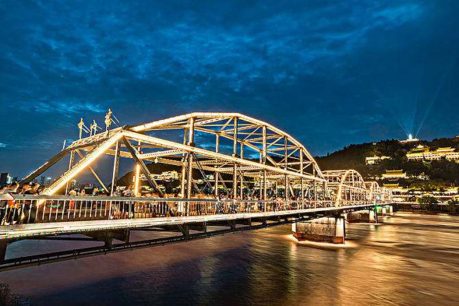 兰州和保定比哪个发达一些,甘肃兰州城市对比