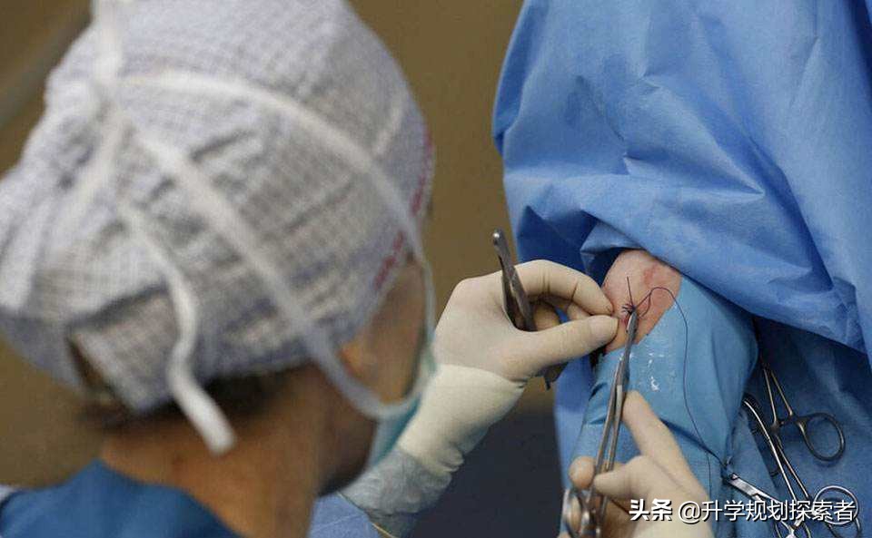 该医学专业就业形势明朗,就业难度低于临床,分数低于临床口腔