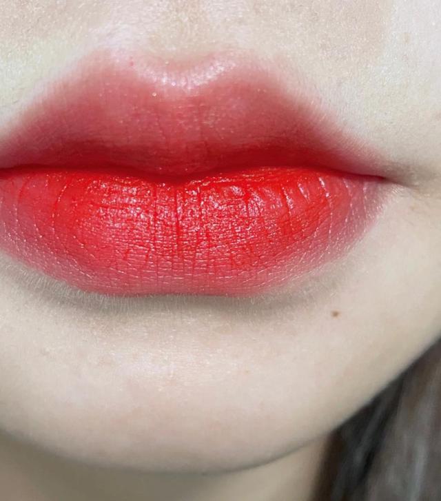 迪奥999最新款正红色,mac小辣椒和迪奥999哪个值得买