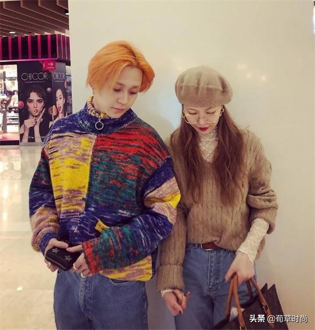 金泫雅和男友的*服私**终于正常一回！毛衣和蕾丝的碰撞，美出艺术感