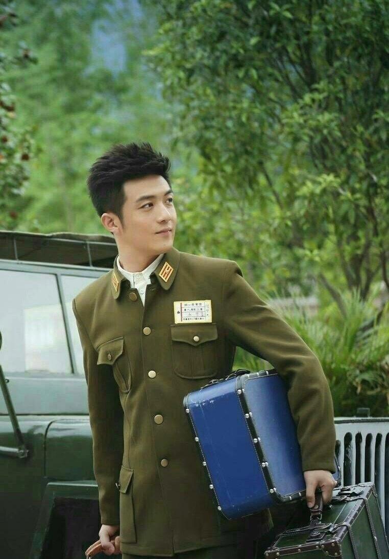 尹正和黄晓明谁帅,尹正黄晓明高清大图