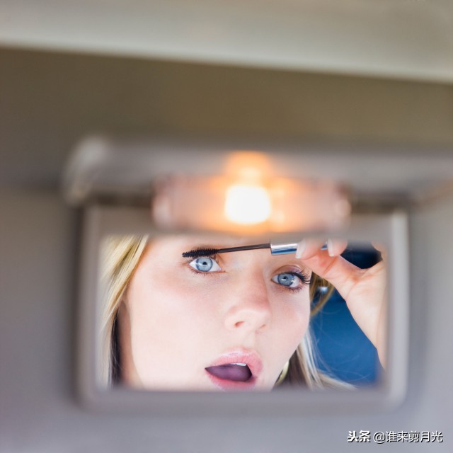 刚买的眼线笔怎样拆封,眼线笔如何出墨快一点呢