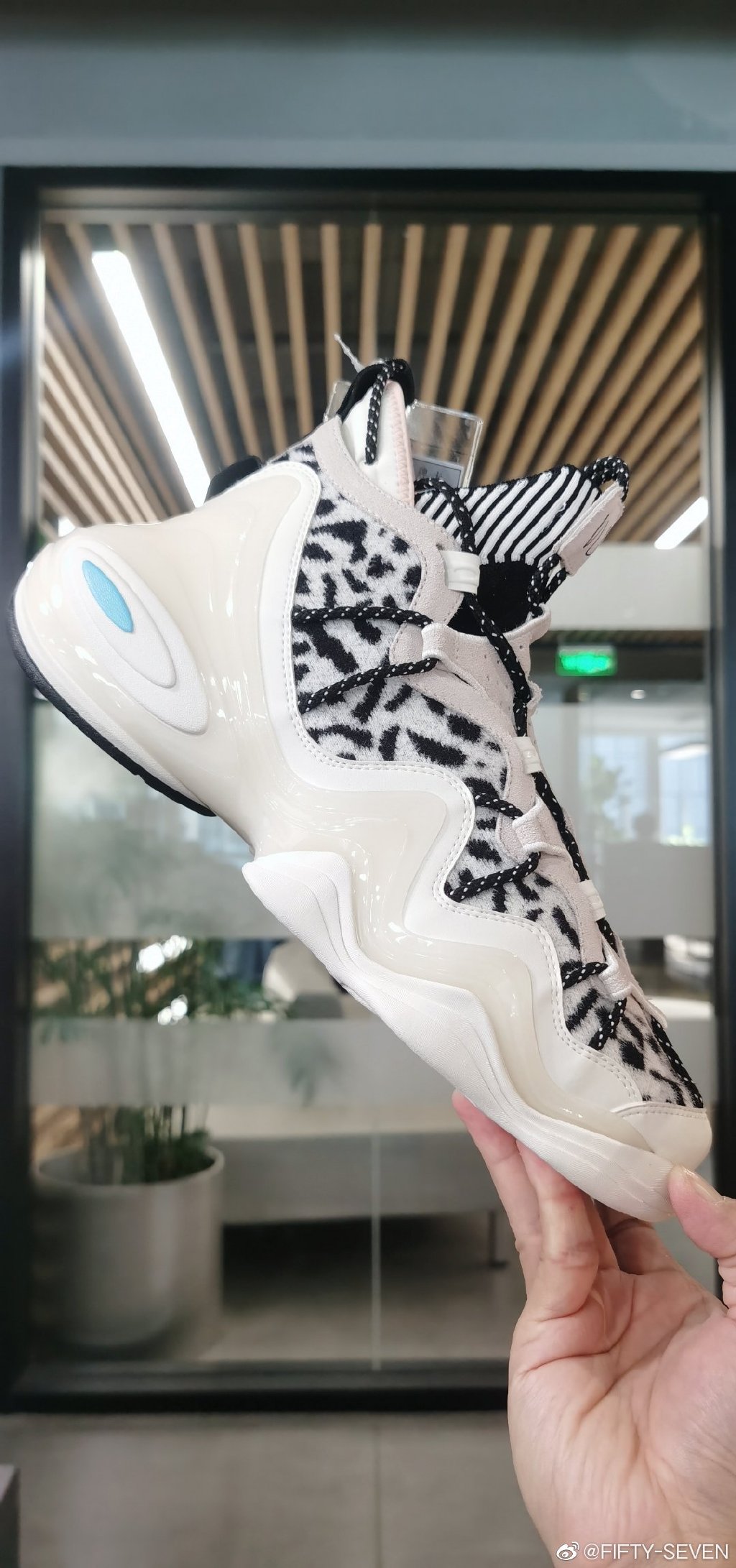 安踏三款时装鞋上市!外形夸张,最高999元,高端款你买账么?