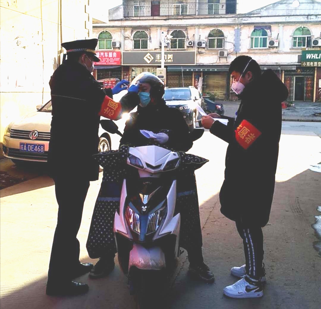 抗击疫情00后志愿者的青春担当,致敬日夜为抗击疫情坚守的城管人