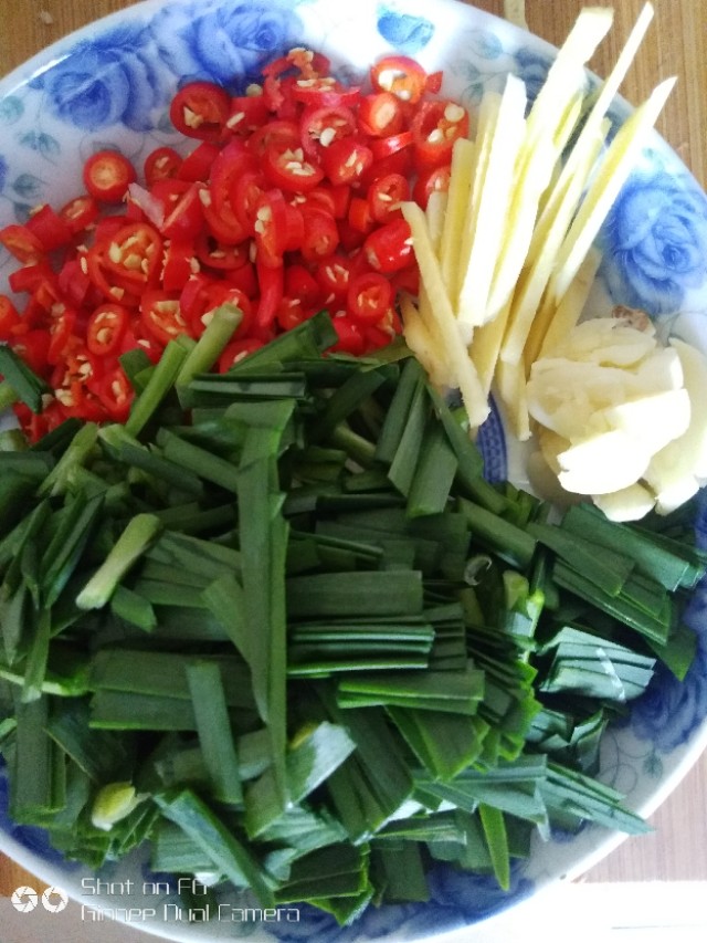 韭菜炒河虾酒店做法,韭菜炒河虾食堂大锅菜经典菜谱