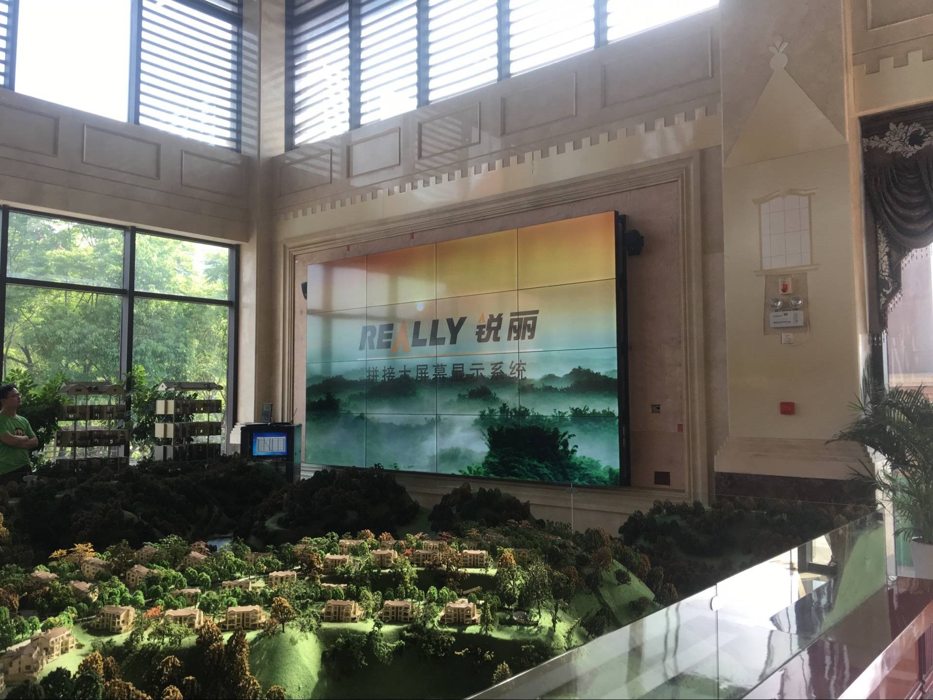 锐丽大屏幕显示器,锐丽大屏幕怎么用