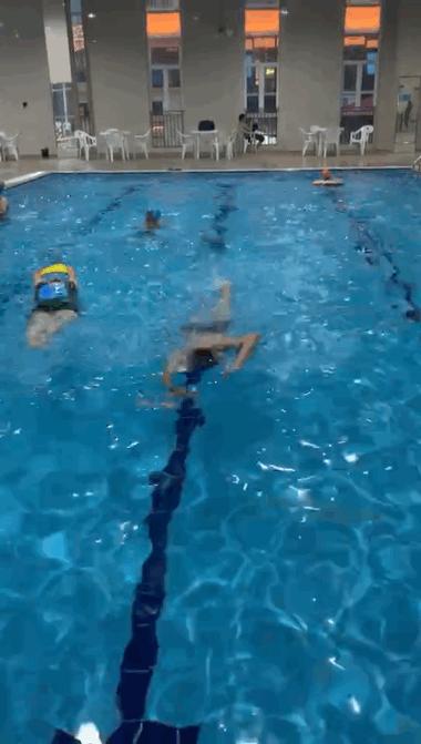 怎么游泳游的又快又不累,游泳如何游得又快又不累