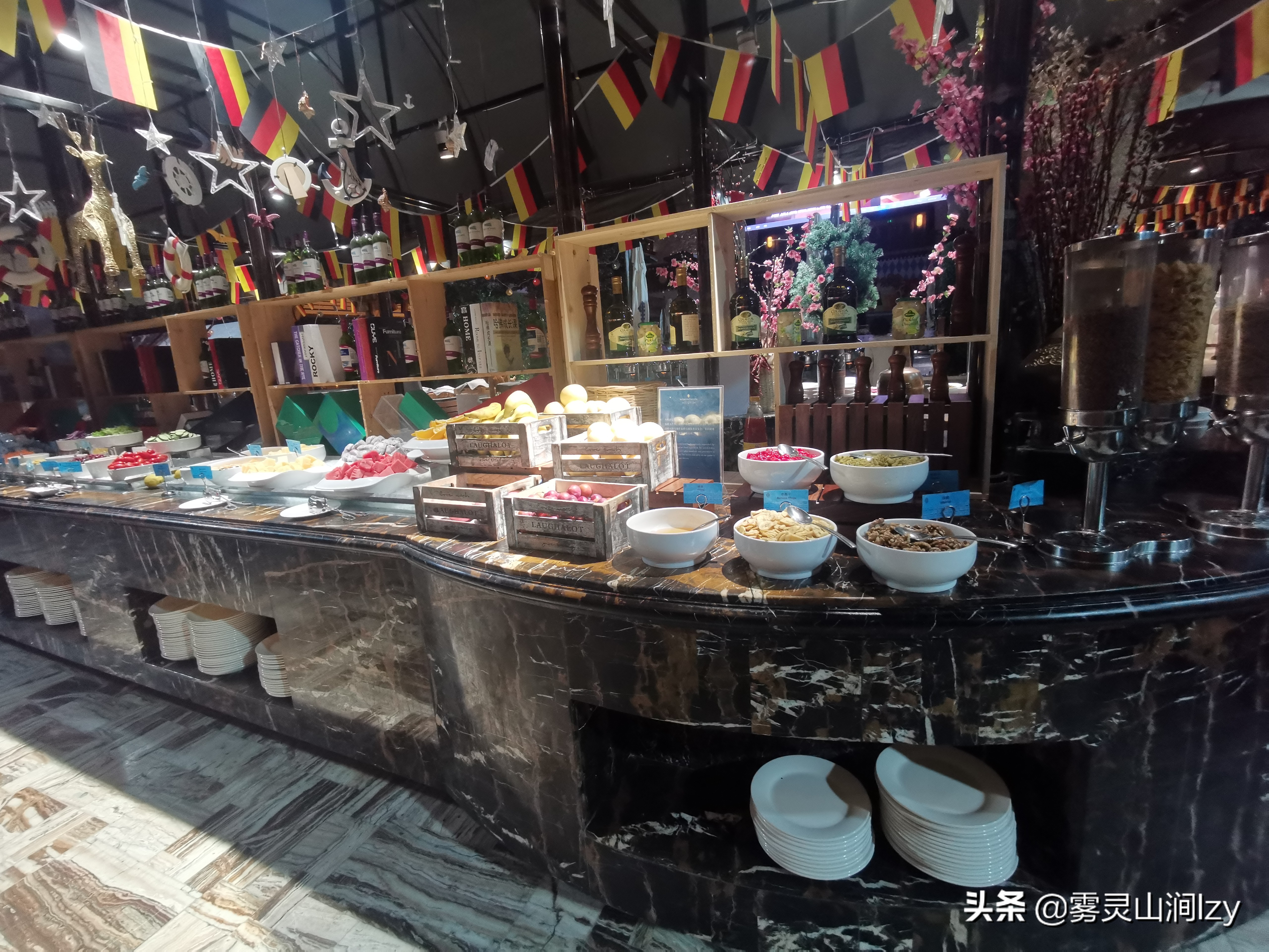 蓝天白云下的雪域高原布达拉宫,蓝天之下日光之城简介