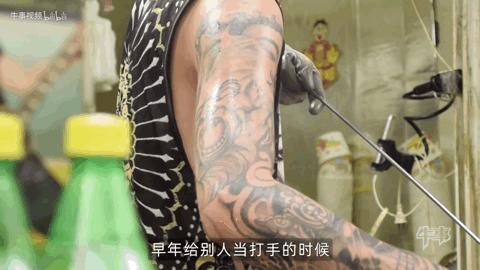 黑帮卖奶茶,黑帮摆摊卖夜宵