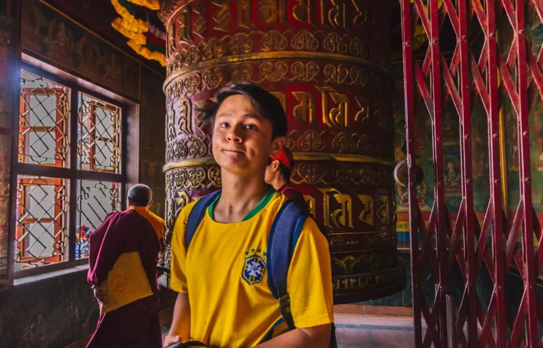 这个微笑国度,见人就夸漂亮,300元就能在天空滑翔