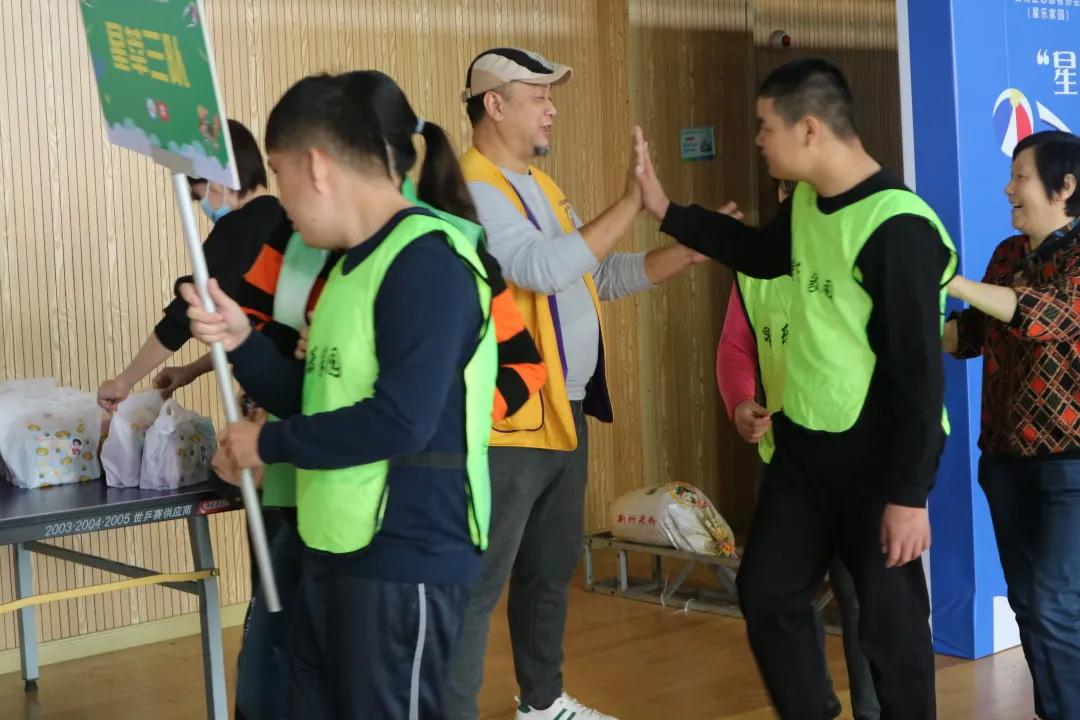 每个孩子都应该被宠爱,每个孩子都应该被陪伴