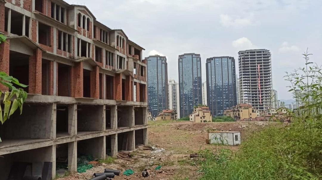 被56万压垮，重庆力帆帝国即将破产？昔日超级豪宅沦为鬼楼？