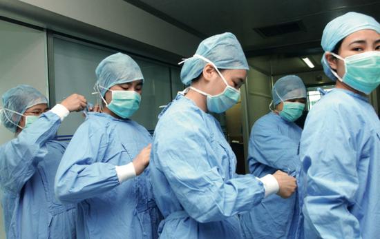 重建大感染科，一个张文宏救不了这个“不赚钱的科室”