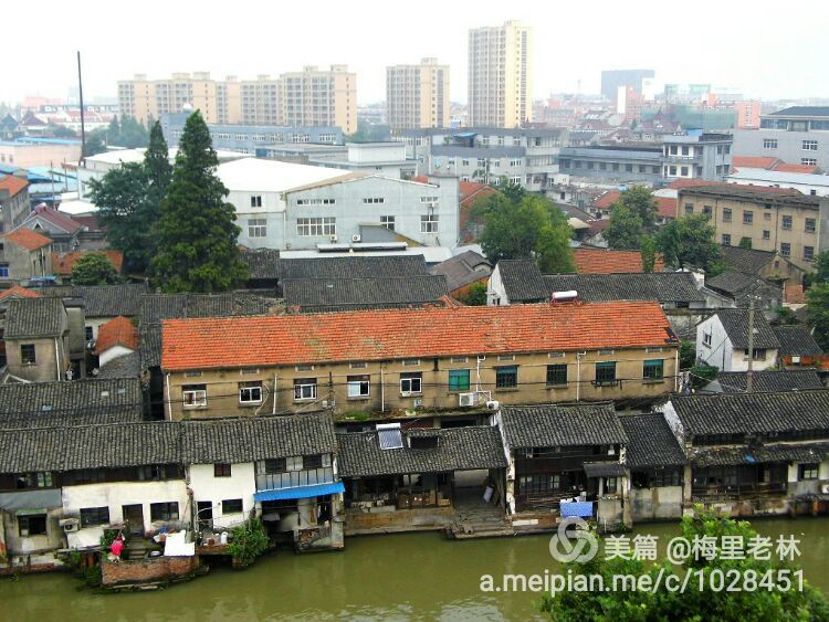 王店古称梅里，始建于五代后晋天福年间，距今有1000多年（2）。