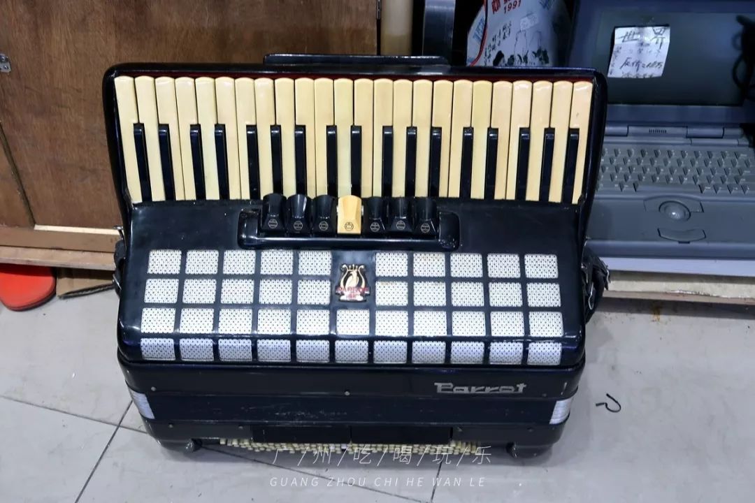 旧货市场机械胶片相机,120块的理光傻瓜胶片相机