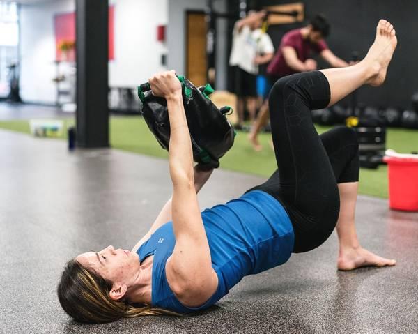缓解腰痛的最佳动作小视频,办公室缓解腰痛的最佳动作