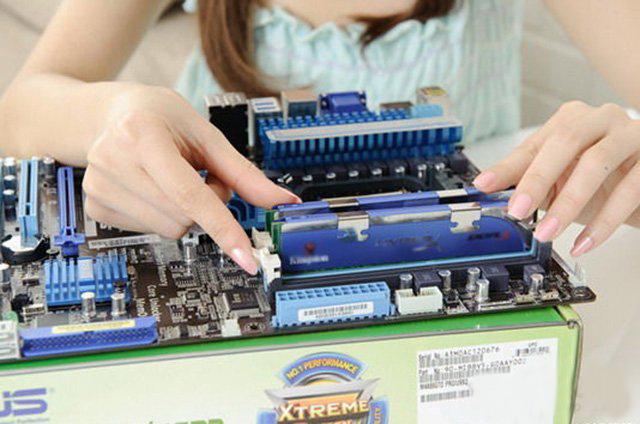 电脑内存加内存条直接插就行吗,8g内存条可以给电脑加多少内存