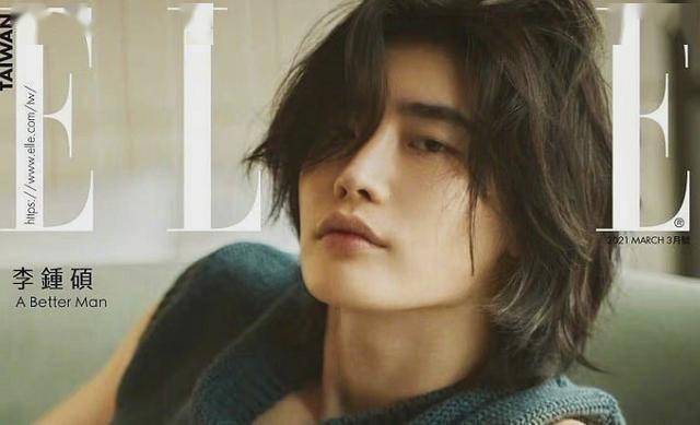 李钟硕整容电影,韩国明星服兵役李钟硕