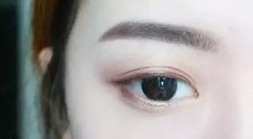 简单易上手的眼妆教程步骤,超详细的眼妆教程你一定学得会