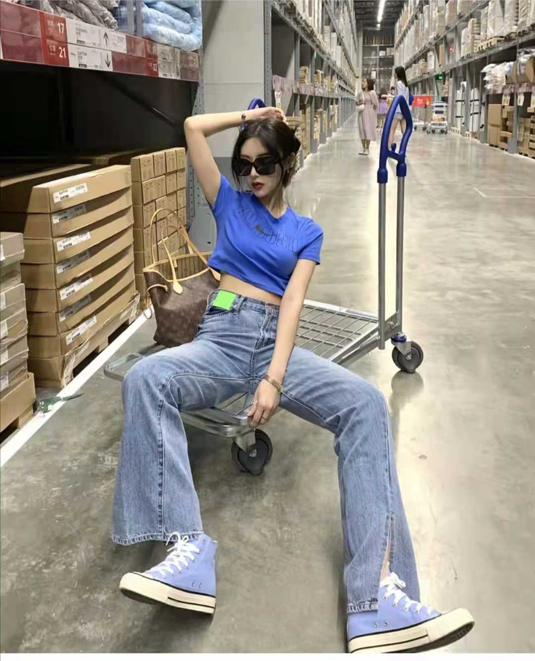 今年冬季流行的牛仔裤款式,今年流行什么样的牛仔裤男款